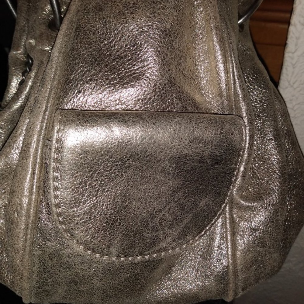 JUICY COUTURE GOLD LEATHER FLUFF HOBO HANDBAG PURSE**MAGNETIC CLOSURES**RARE! - Picture 3 of 12